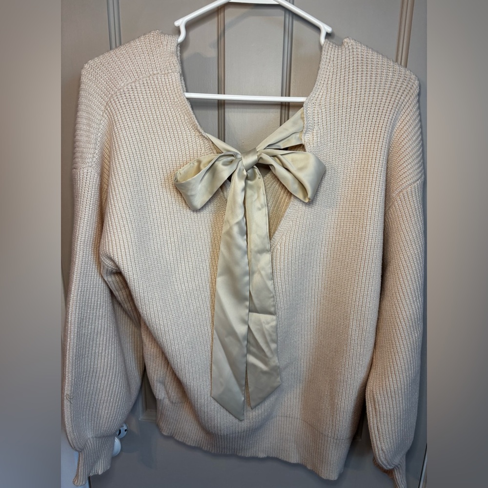 Women’s off-white/cream sweater with bow size small. NWOT.